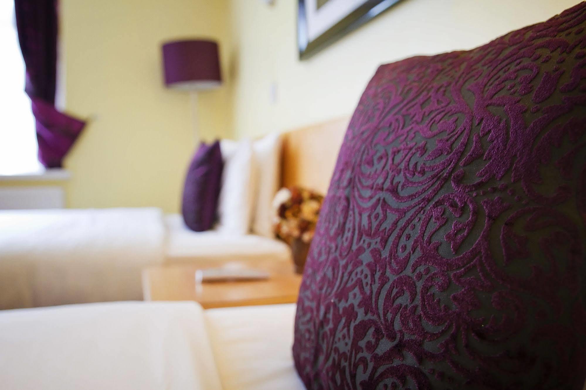 The Abbey House Hotel レディング エクステリア 写真